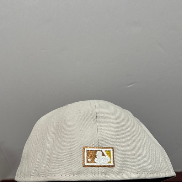 New Era, 59Fifty Fitted Hat, Philadelphia Phillies, Corduroy Brim - Picture 3 of 12